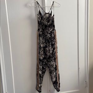 Black sleeves floral romper
